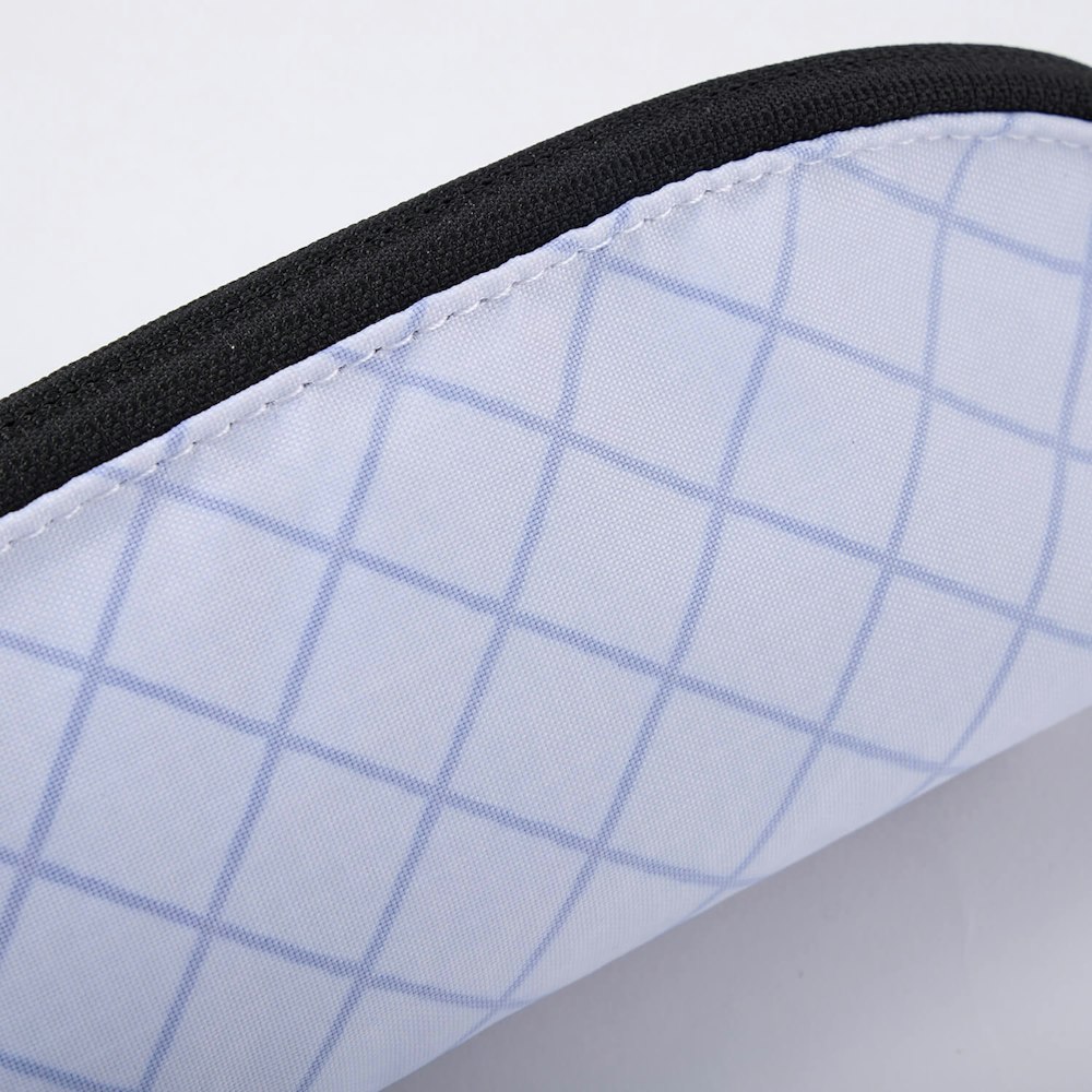 軽量防水素材「ECOPAK200」採用のタフなつくり