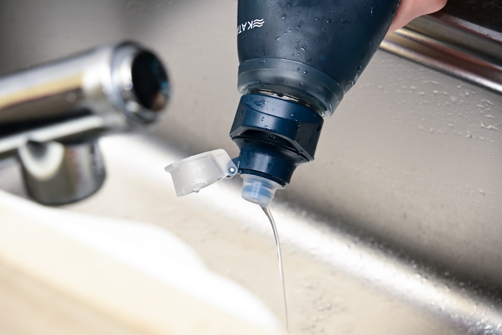 コンパクト浄水器を使って、雪解け水を安全に美味しく飲もう！準備から使用・保管方法まで解説