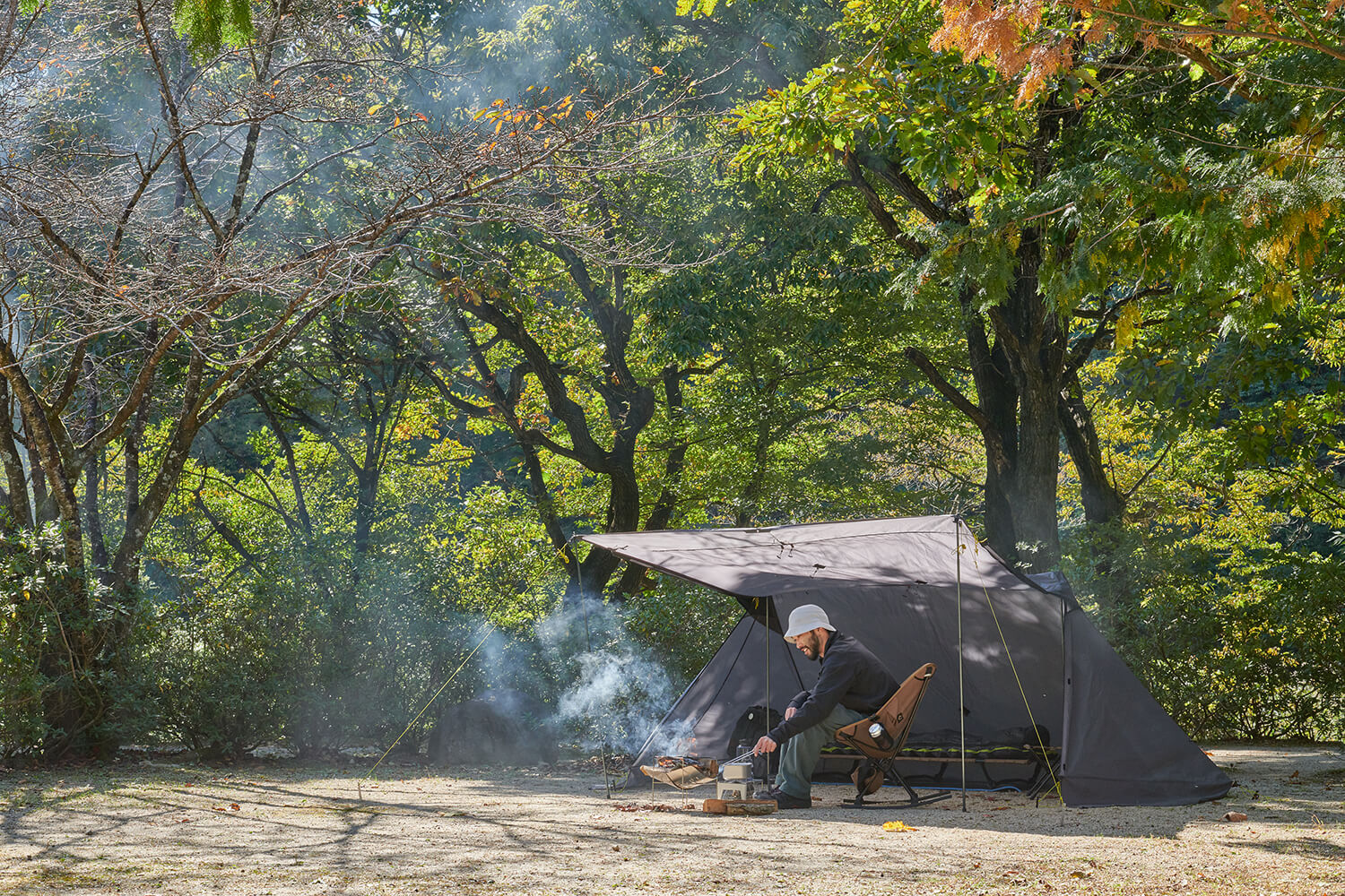 山のテント泊装備をキャンプに応用！コンパクト装備で自然を満喫