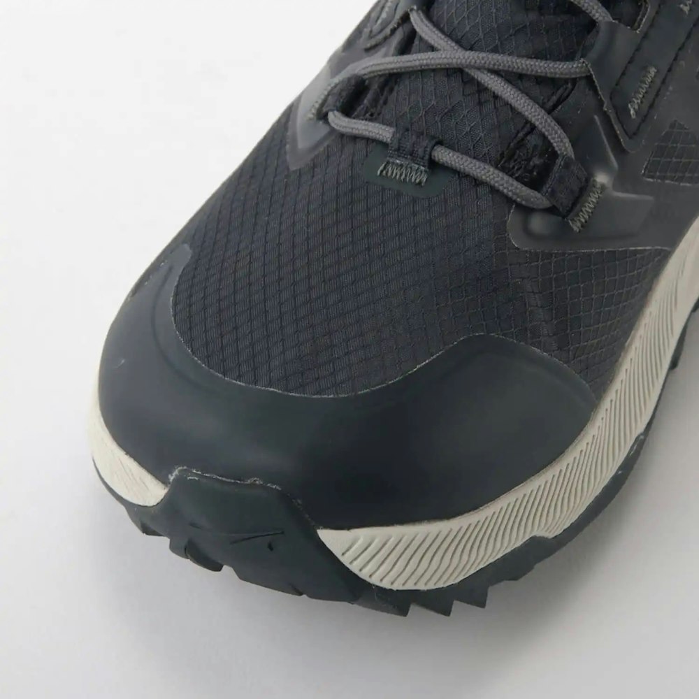 【新商品】従来の登山靴の70%ほどの軽さ防水機能と安定性にもすぐれた軽量登山シューズ