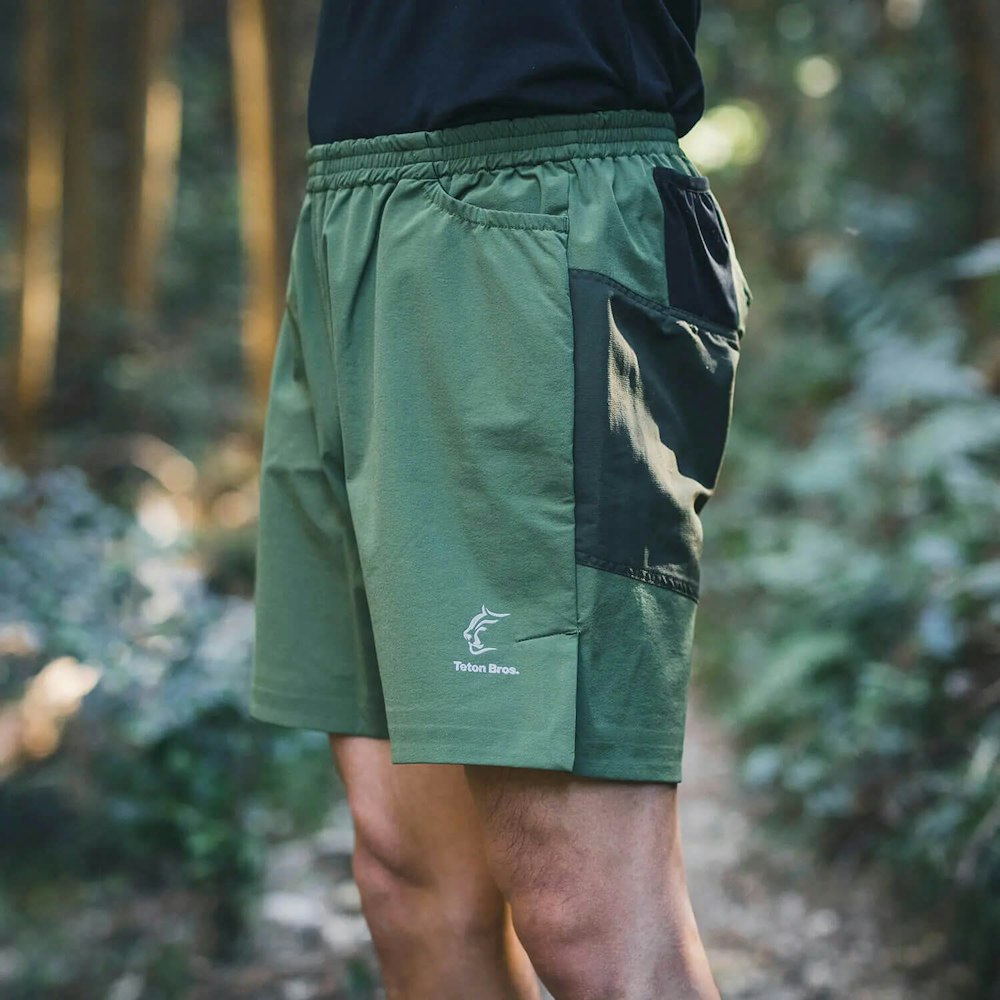 驚きの軽さと涼しさ!ハーフパンツで夏山登山をもっと快適にしませんか?
