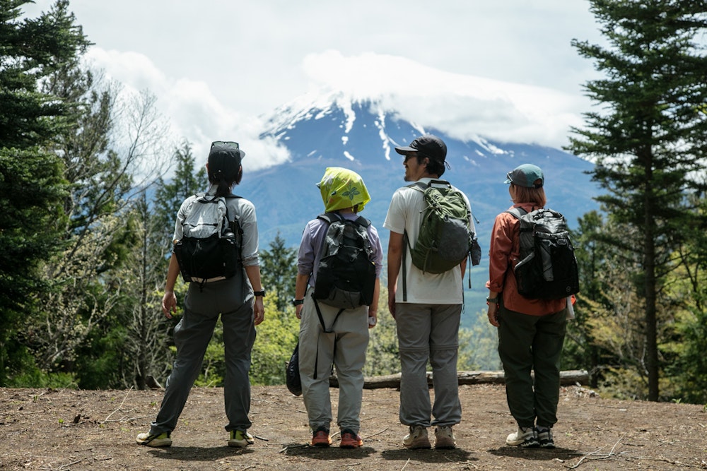 “ちょっと拾う”が、山をもっと好きにする。「清掃登山」を身近にする3つのアイテム