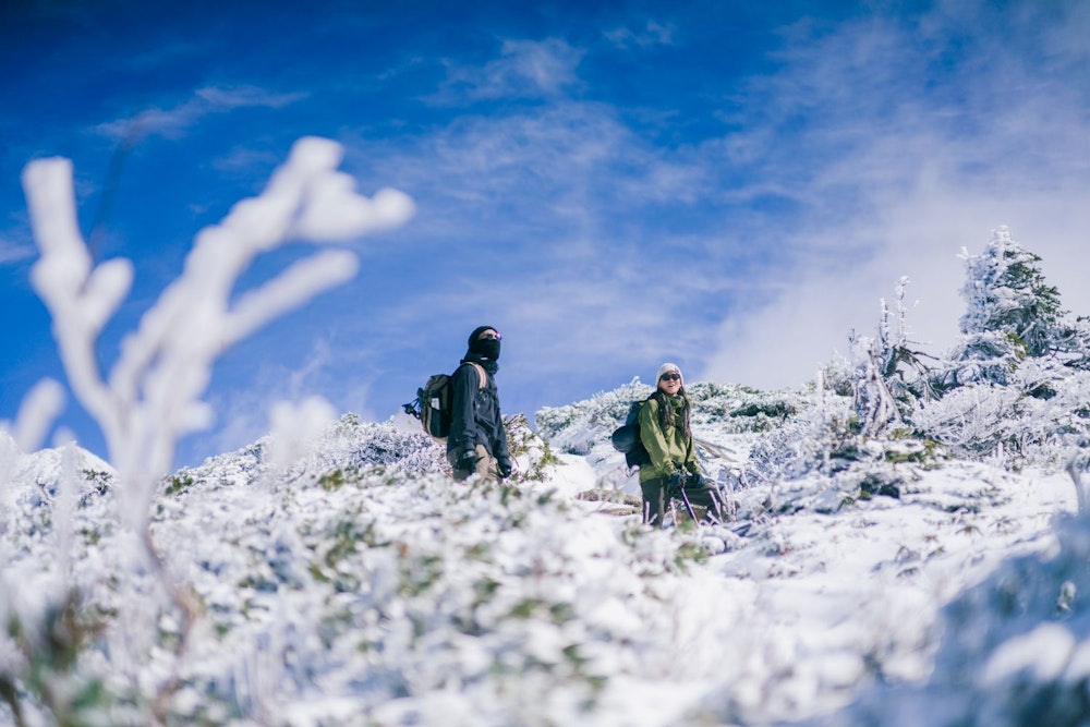 雪山登山で実感する、ティートンブロス「ツルギジャケットKB」の真価