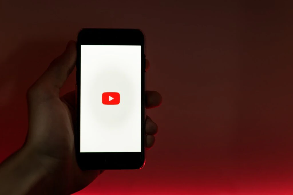 YouTubeを開く人
