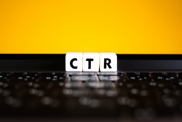 CTR（クリックスルーレート）徹底解説：その重要性と改善方法