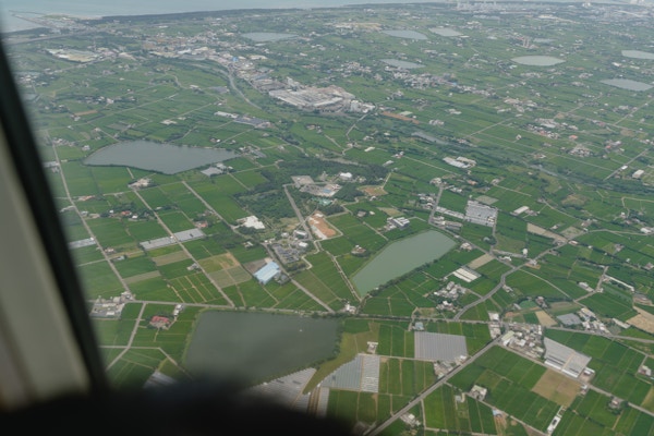機内から見下ろす台湾の田園風景