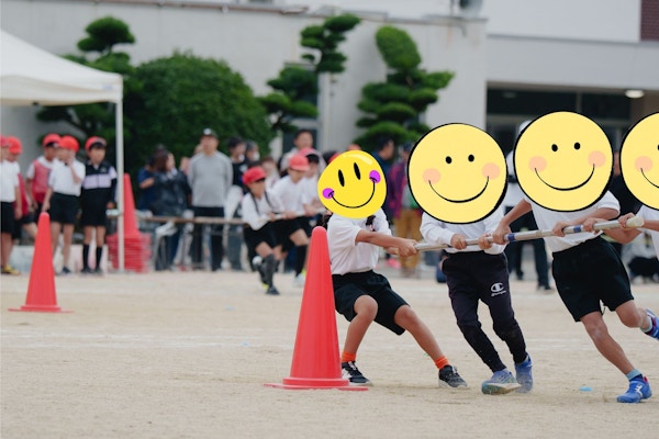 運動会の競技を1/1000秒で撮影した作例。激しい動きが完全に止まっている