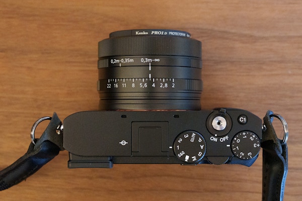 RX1R IIIに付けたヨセミテストラップ