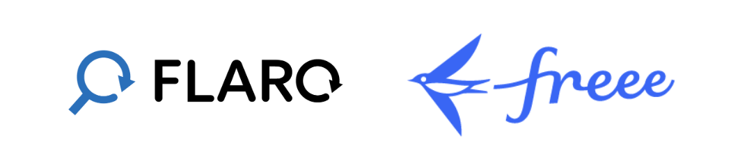 
freeeとFLAROのロゴが並んでいる画像。freeeのロゴは青いツバメのイラストと「freee」という文字で構成され、FLAROのロゴは青い虫眼鏡と矢印を組み合わせたマークと「FLARO」という文字で構成されています。