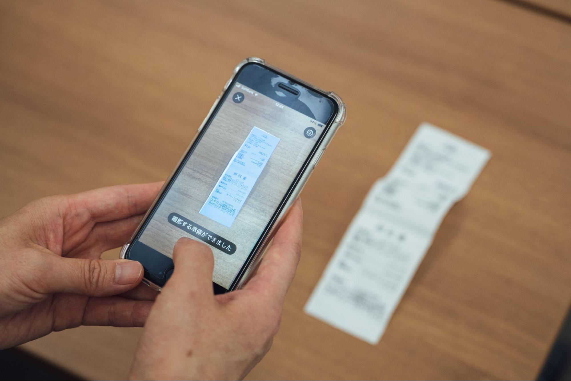 freee支出管理 経費精算Plusでレシートを読み取っている様子