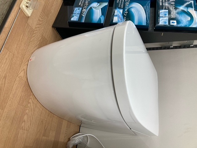 TOTO　ネオレスト 正面