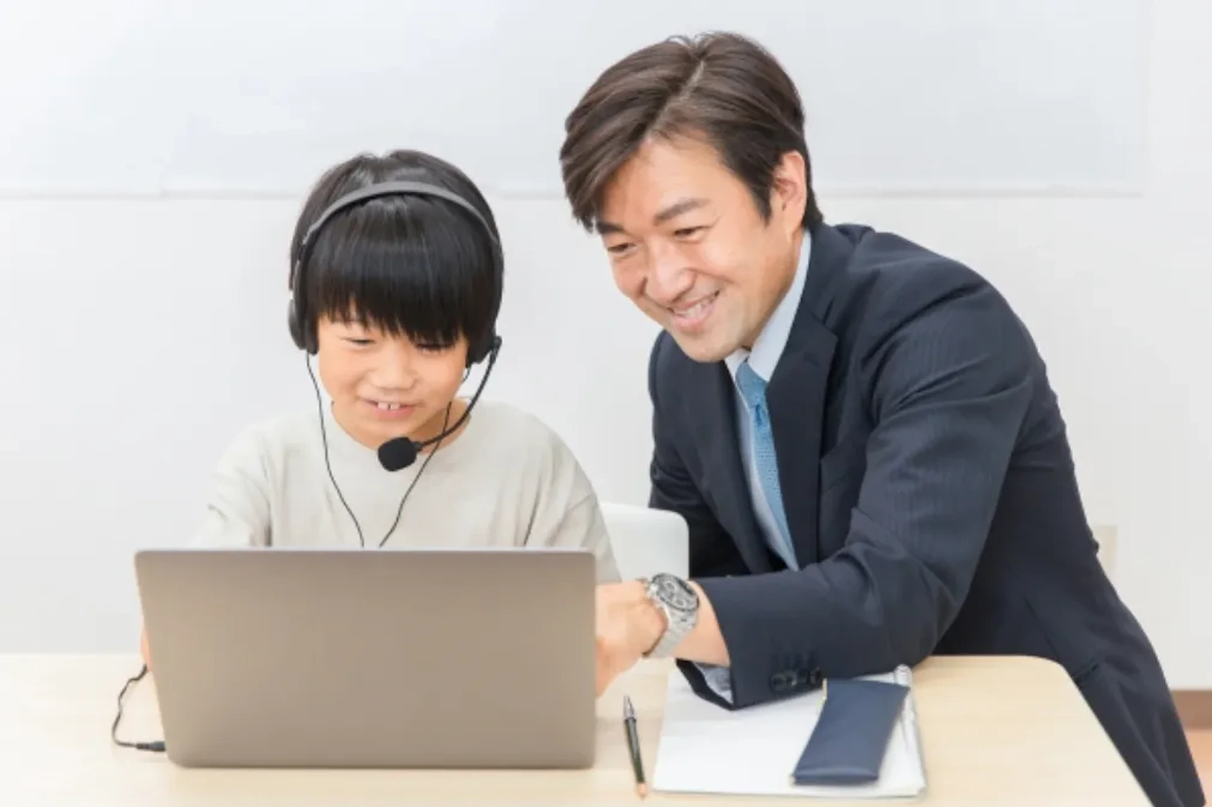 image of using AI systems in education ground