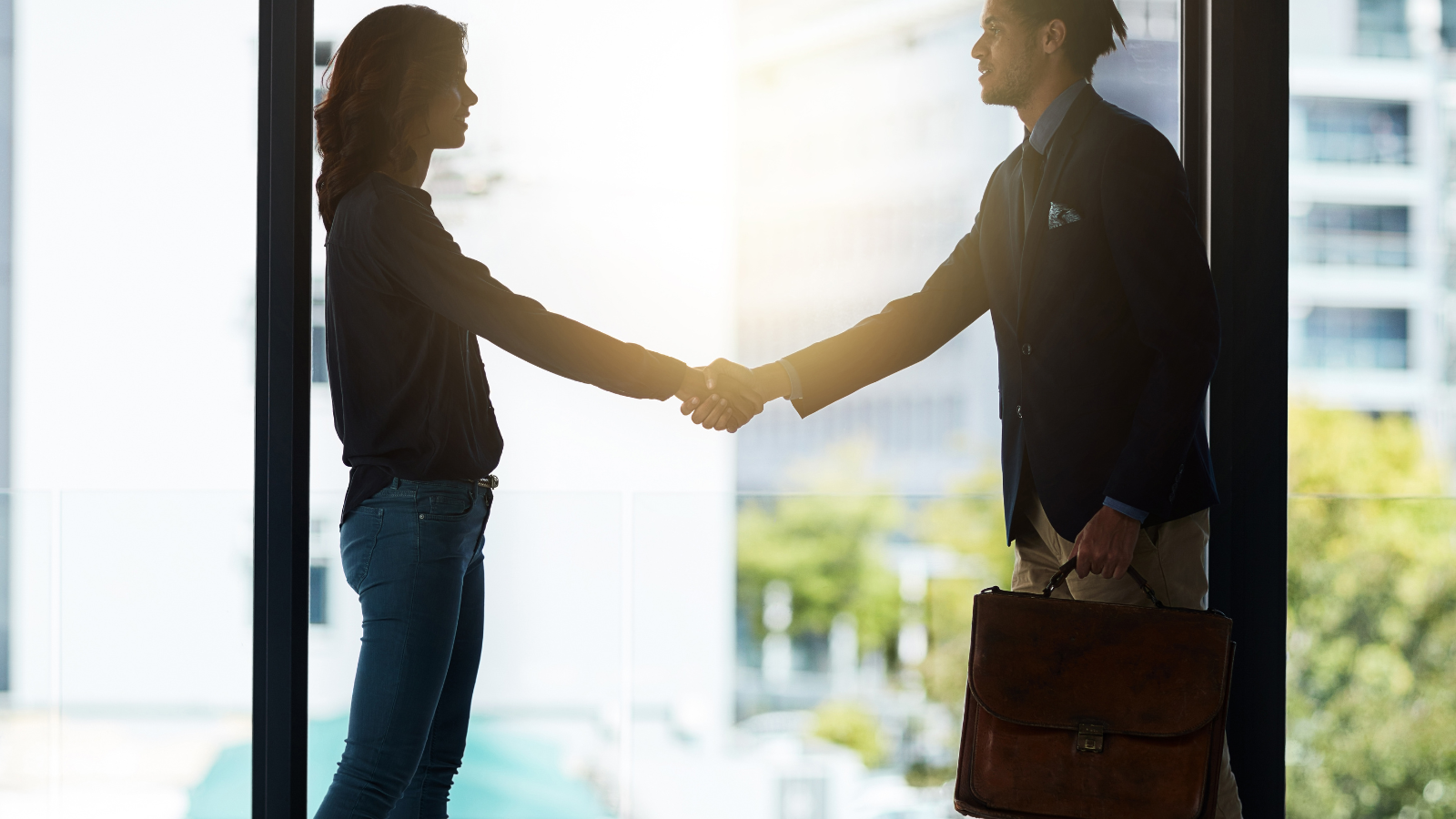 面接より前に印象が決まる時代、SNSで第一印象の先手を取れていますか？