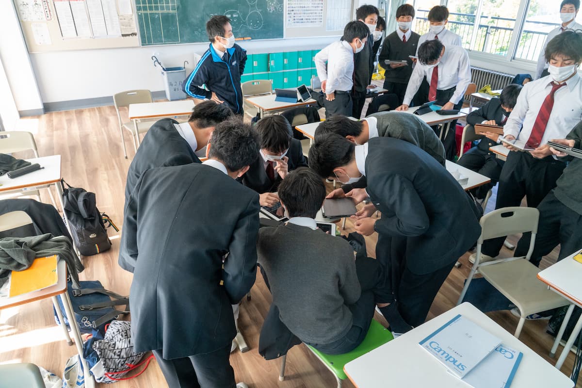 仏発エンジニア養成機関「42 Tokyo」が 静岡聖光学院の学校授業の中で