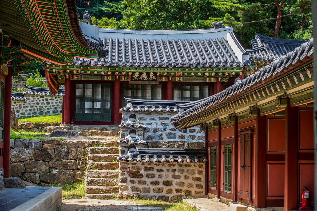 韓国民俗村での伝統文化体験の様子