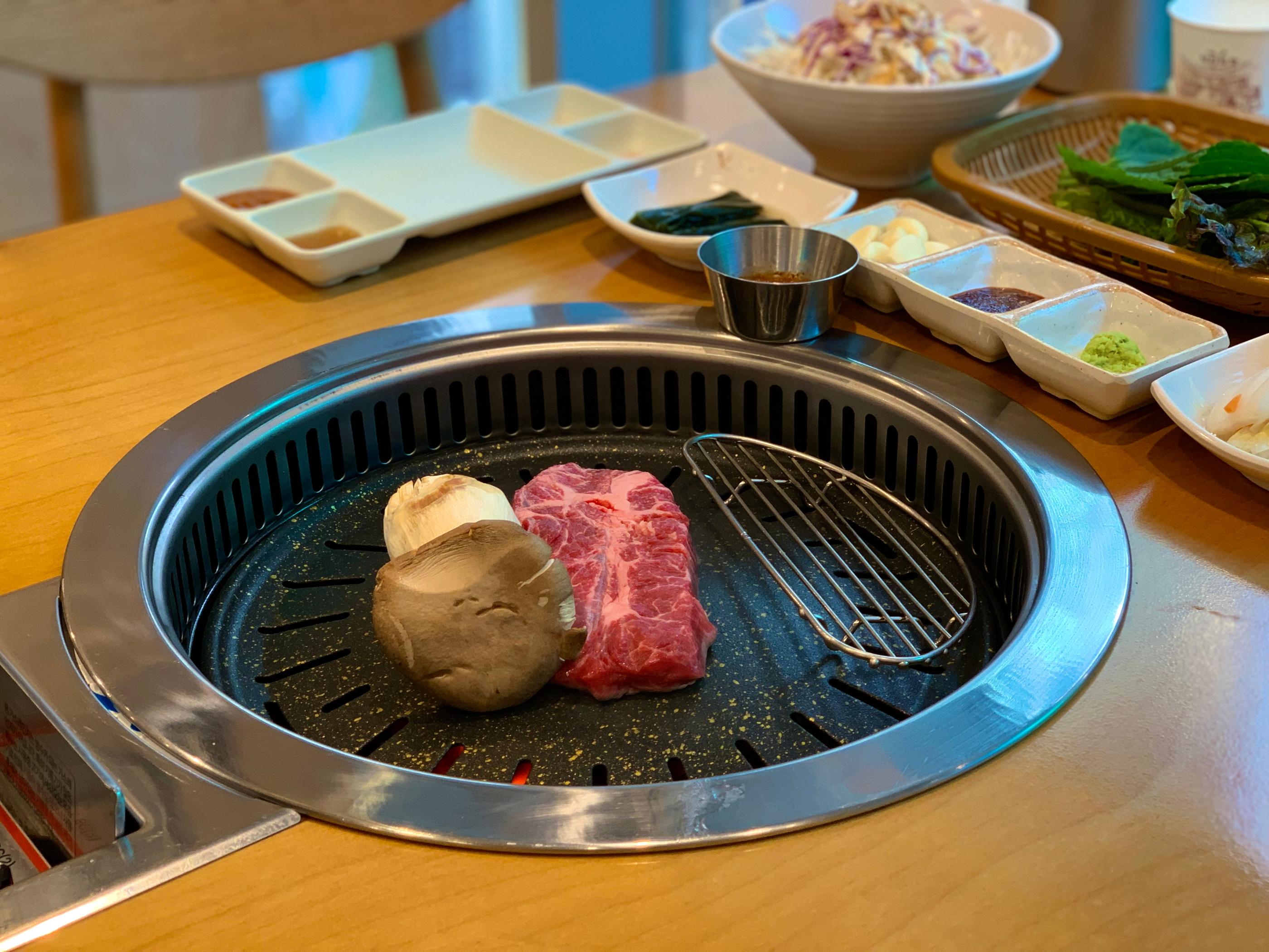 黄金牧場 明洞本店の深夜営業時間帯の店内