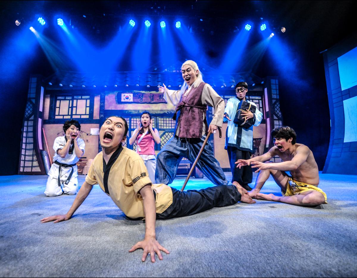 JUMP公演の座席エリアと会場内の様子