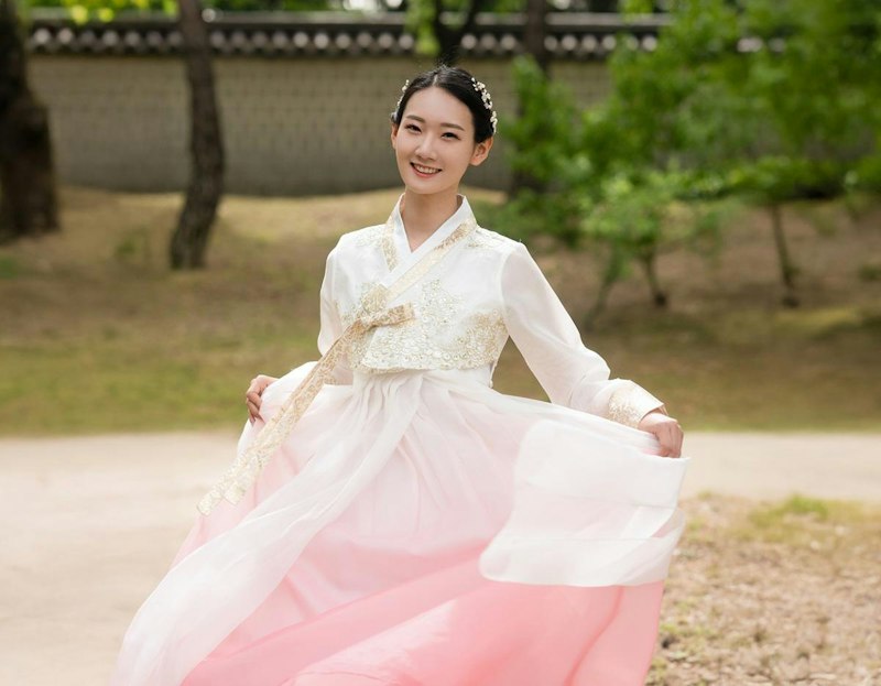 INKOREA韓服のカルレチマ韓服のグラデーションが美しい様子