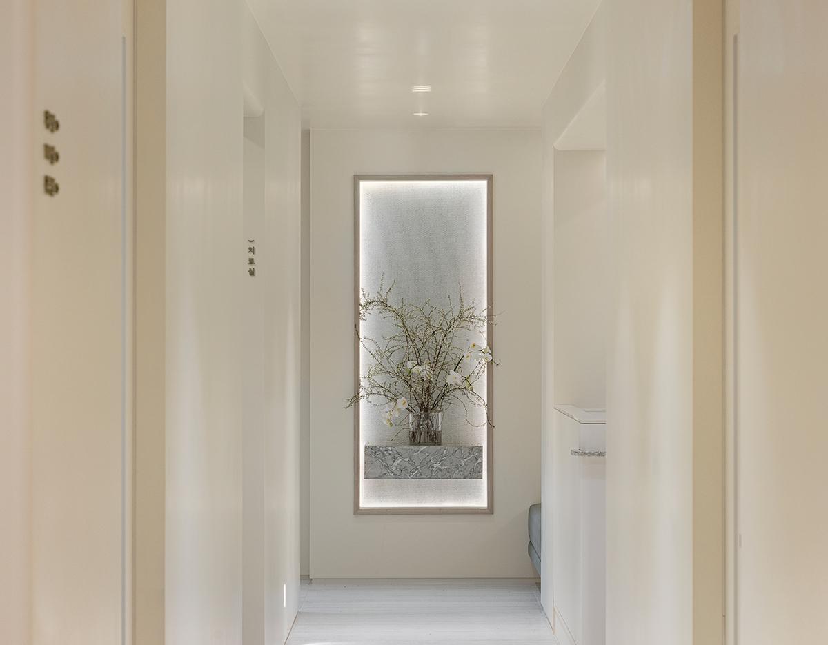 ドゥナ韓医院の小顔ゆがみ矯正施術の様子