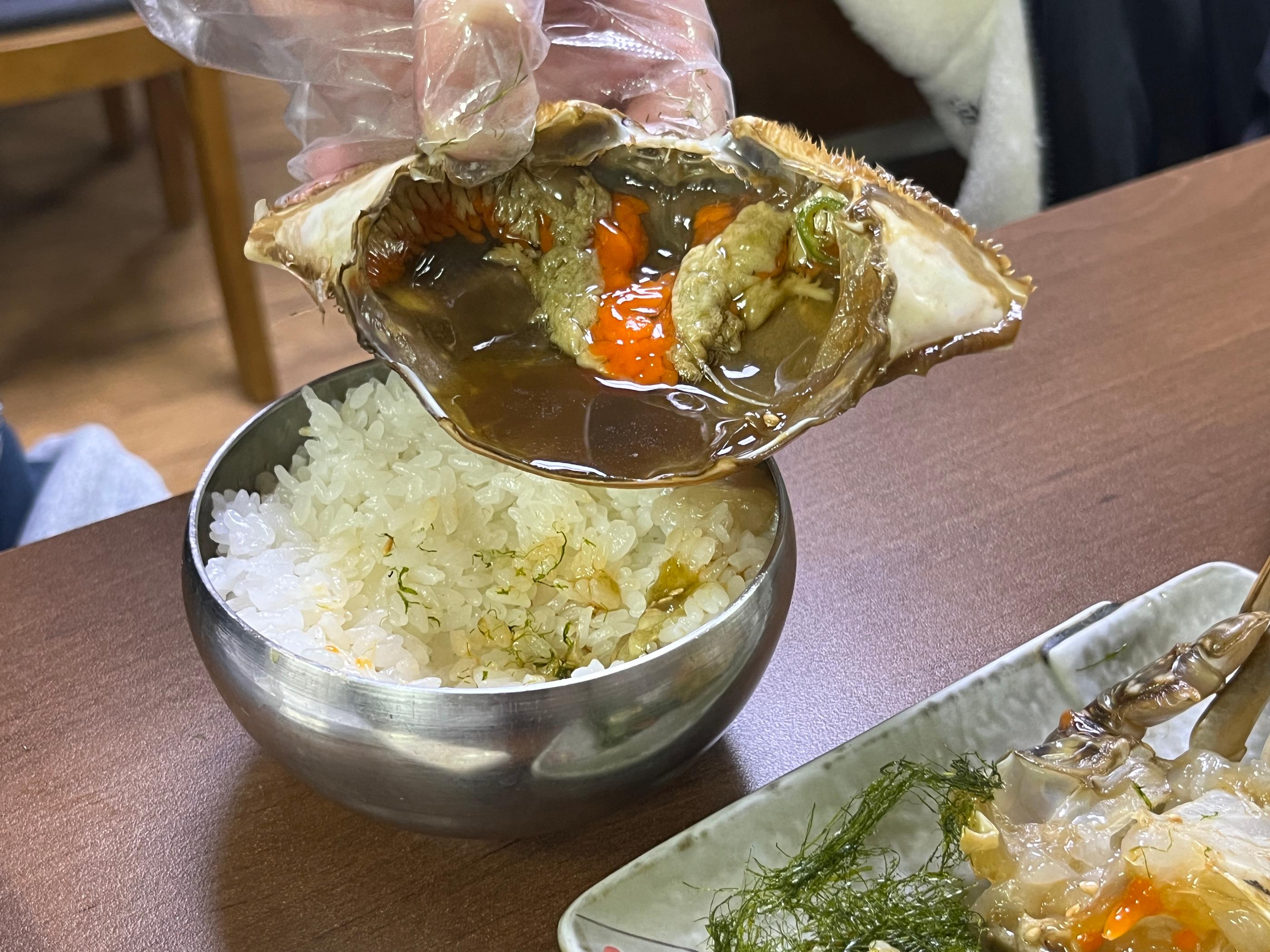 孔徳カンジャンケジャン 甲羅ビビンバの楽しみ方