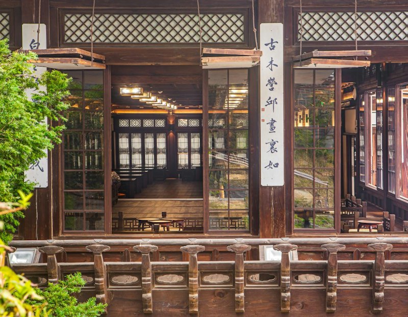 コリアハウスの庭園を眺めながら楽しむ宮中茶菓子