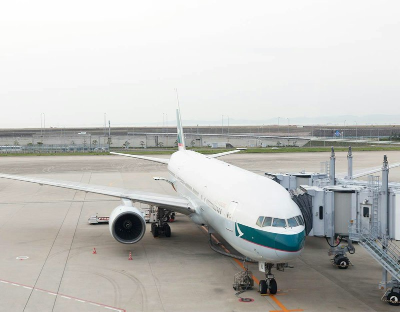 仁川空港で安心の荷物預かりサービスを利用する旅行者