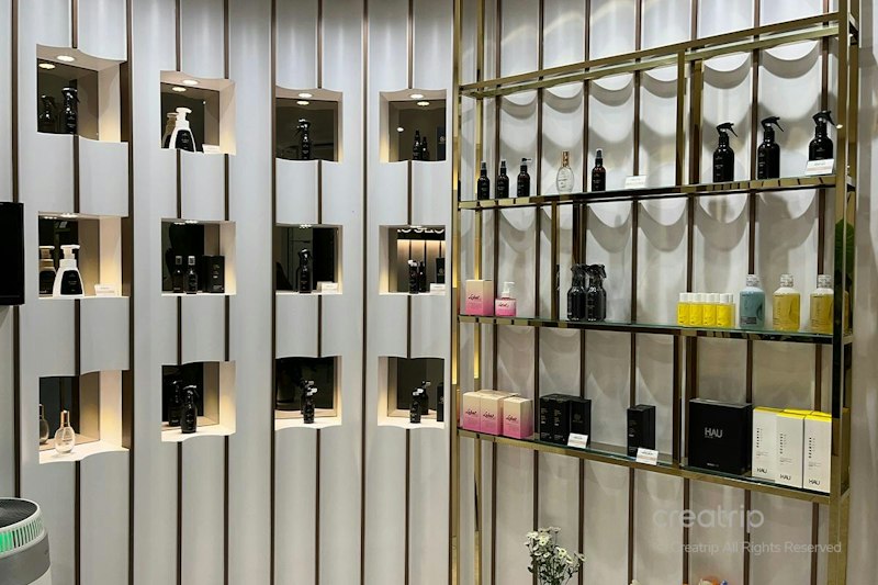 MOCLOCK江南本店のプレミアム頭皮ケアのスケーリング施術風景