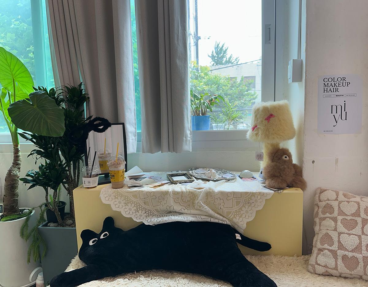 MIYU MAKEUPでパーソナルカラー診断を受ける様子