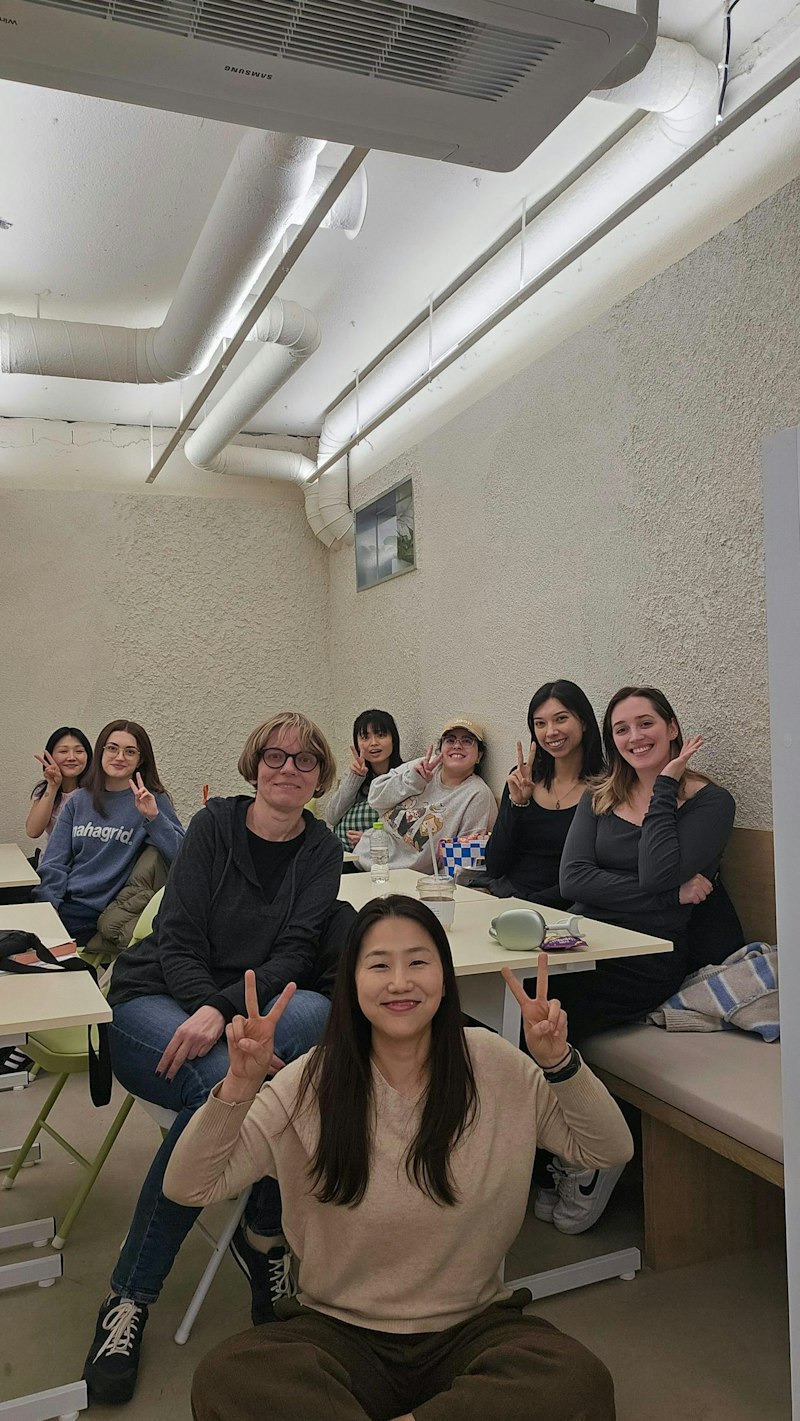 韓国語学院HanGruのSpeaking Club参加者とネイティブ講師