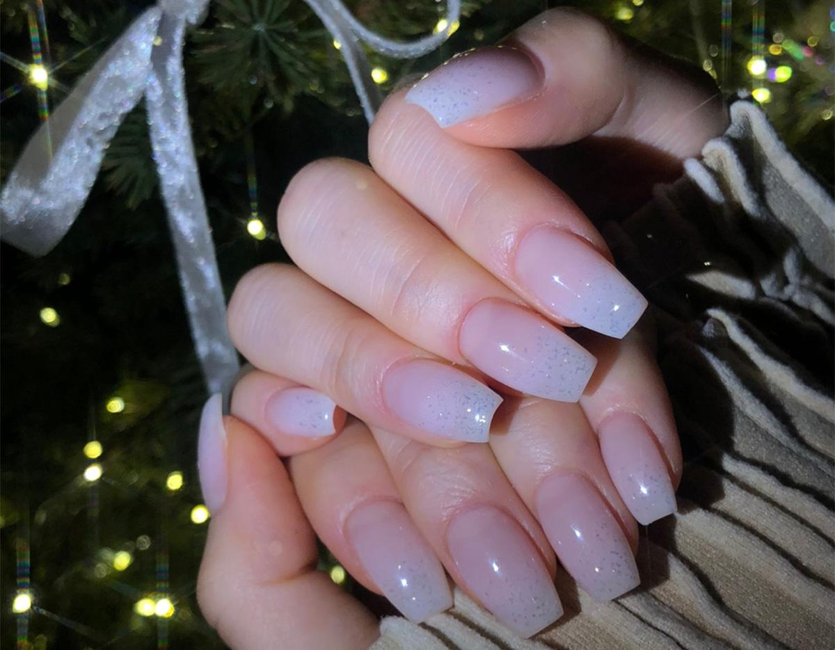 Shinggomggom Nail の日本語対応スタッフによるネイル施術