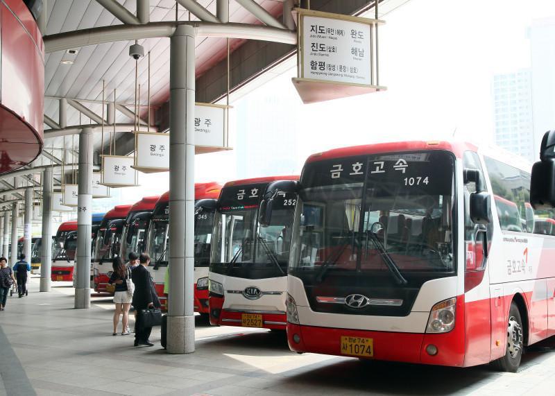 清州空港からソウルへ向かう高速バスの車内