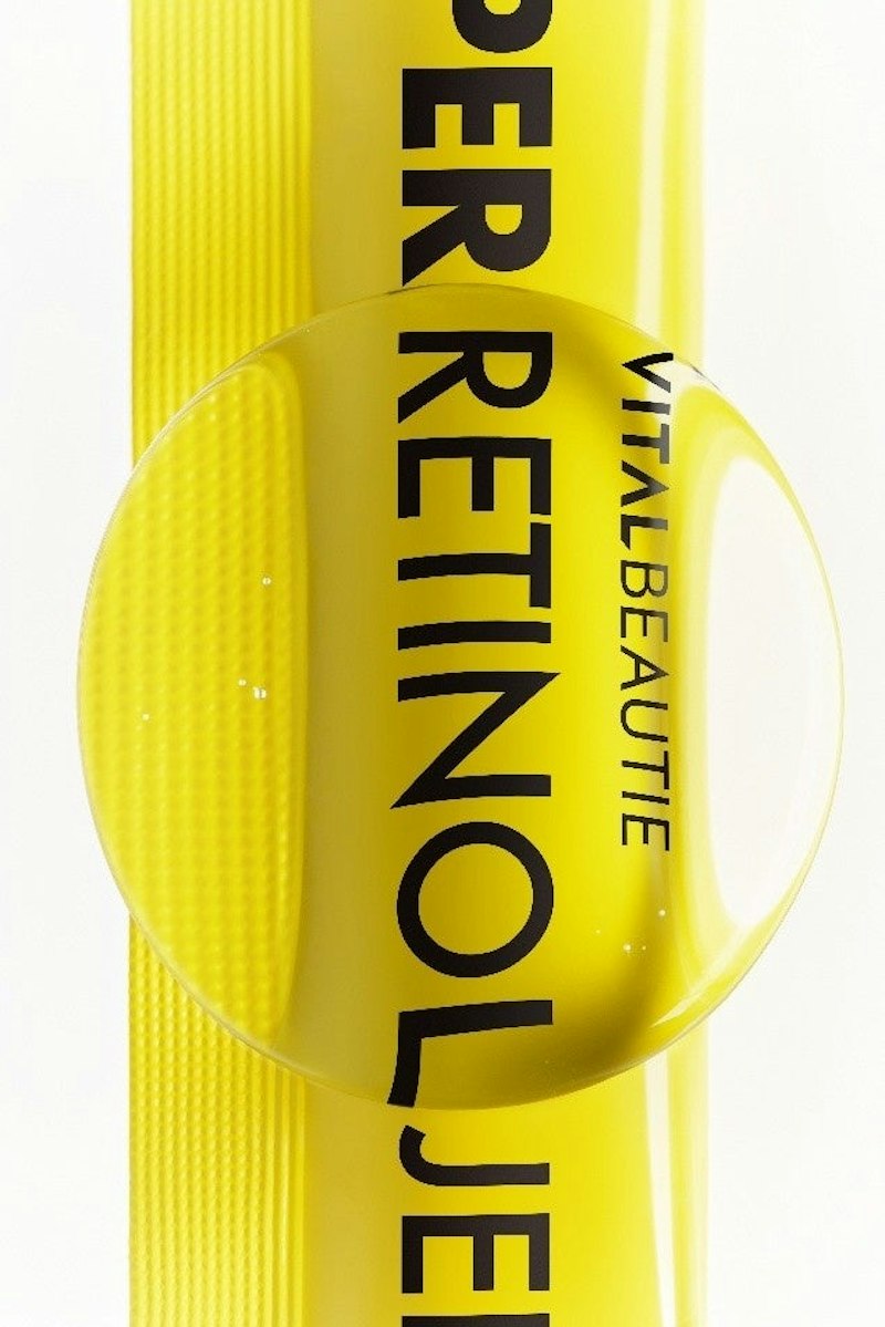 VITALBEAUTIE(バイタルビューティー) SUPER RETINOL JELLY(スーパー レチノール ゼリー)(スティック包装のロゴ部分とゼリーのしずくの接写)