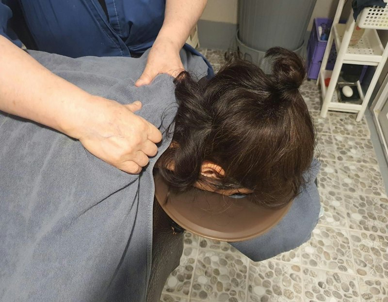 SPA SLICKのあかすり施術の様子