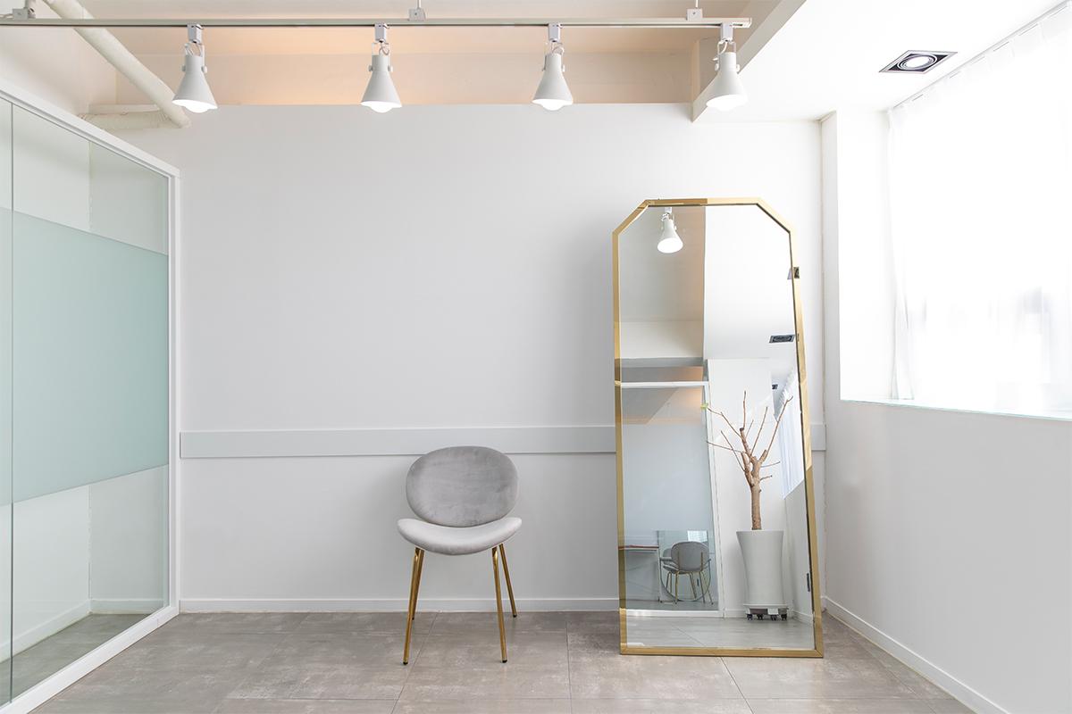 パーソナルカラー診断中の様子　明洞The Bom