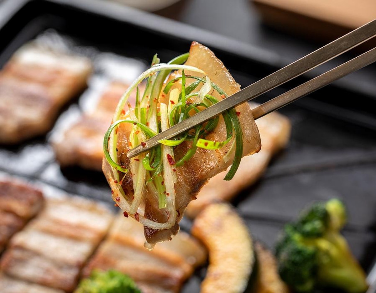 アイキャッチ画像:黄金牧場 明洞本店|最高級の牛肉と豚肉が味わえる人気焼肉店を徹底解説 - Klick Korea