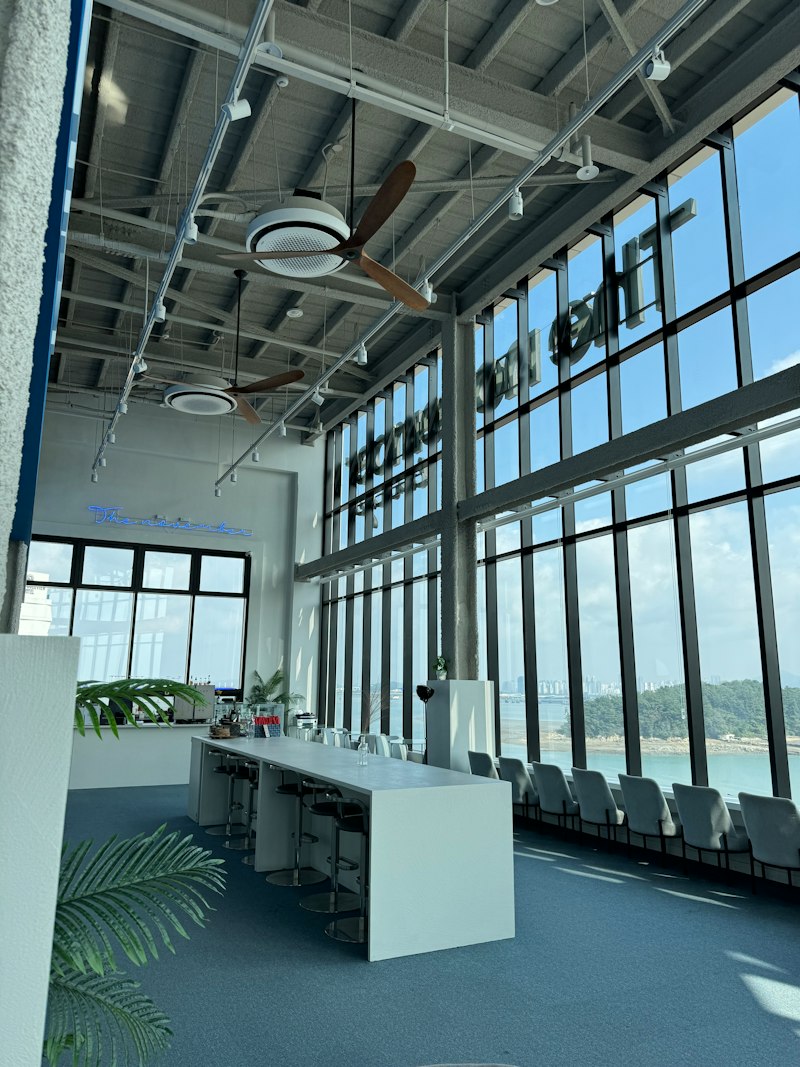 アイキャッチ画像:韓国の中小企業、実際働いてどう?大手とのギャップを解説🏢 - Klick Korea