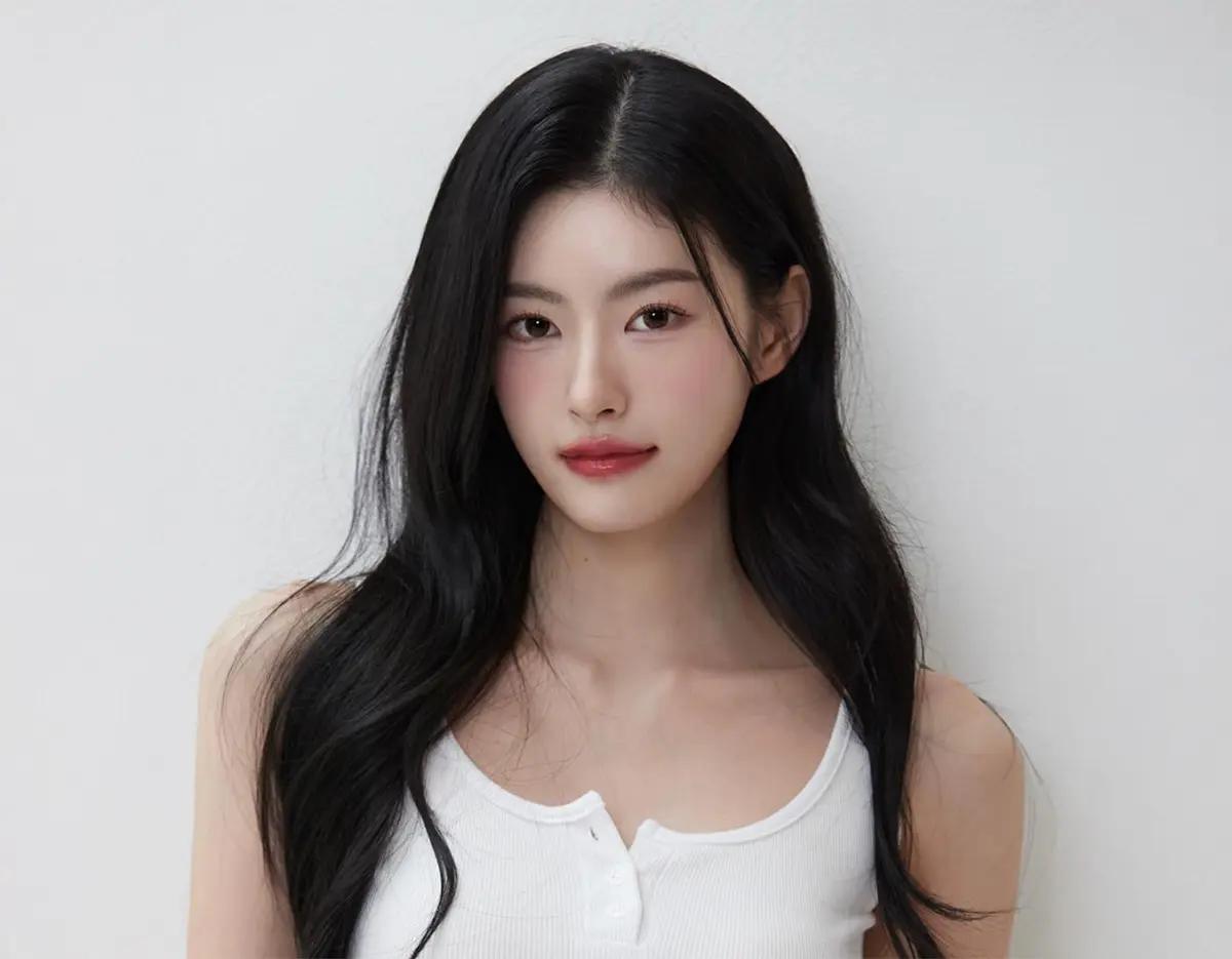 DAYDAYメイクアップサロンのヘアメイクメニュー施術風景