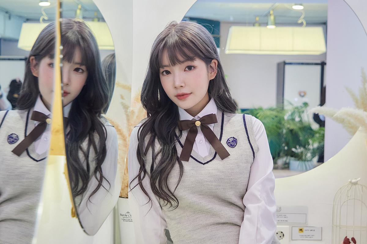 感性制服蚕室本店で韓国制服レンタルを楽しむ様子