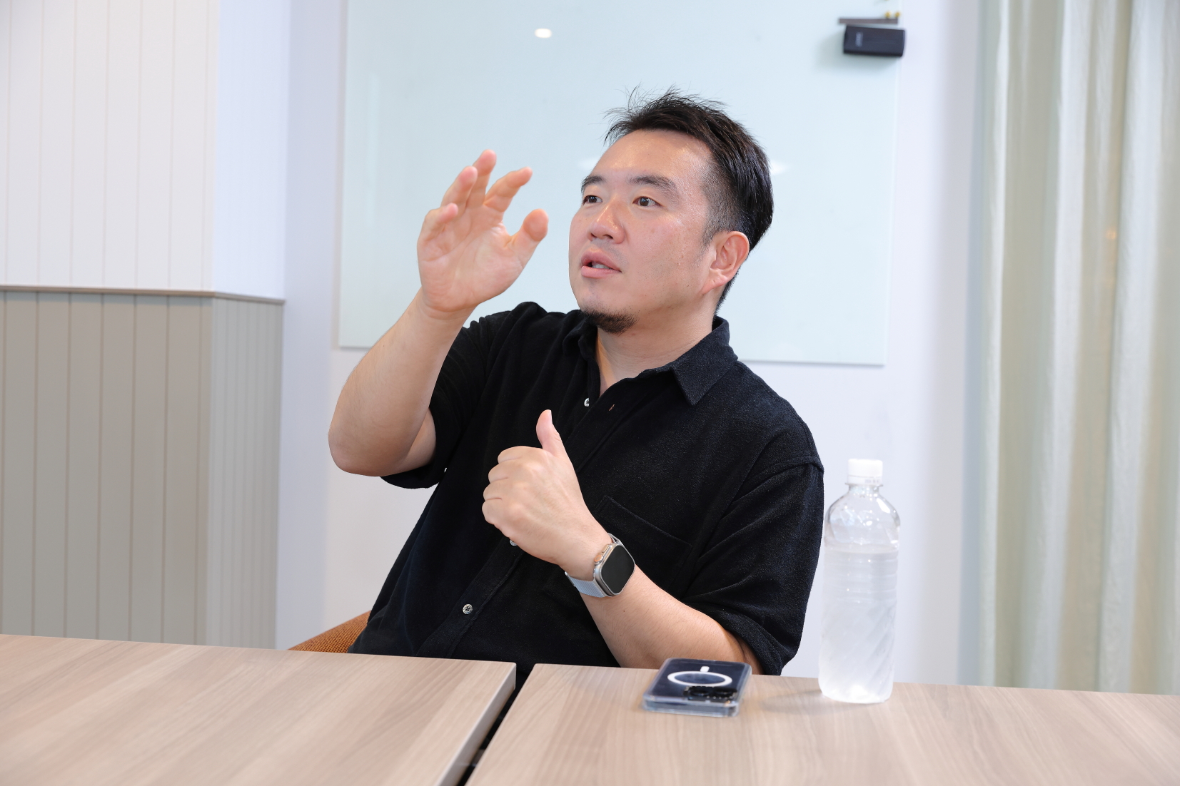 山田さんが役員報酬を上げたタイミングについて質問する宮田