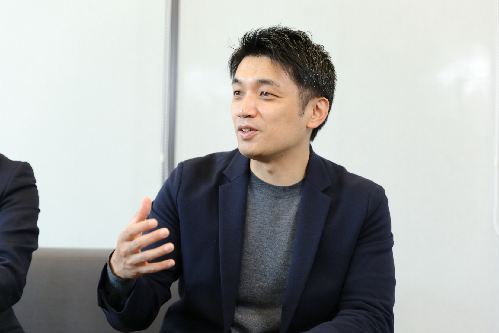 パブリックアフェアーズの役割を説明する吉川さん