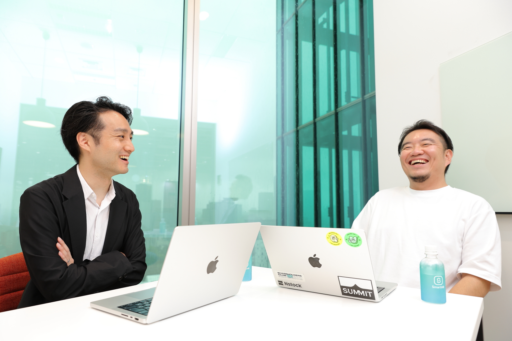 写真左からSmartHR取締役CFOの森さんと、Nstock代表取締役CEOの宮田