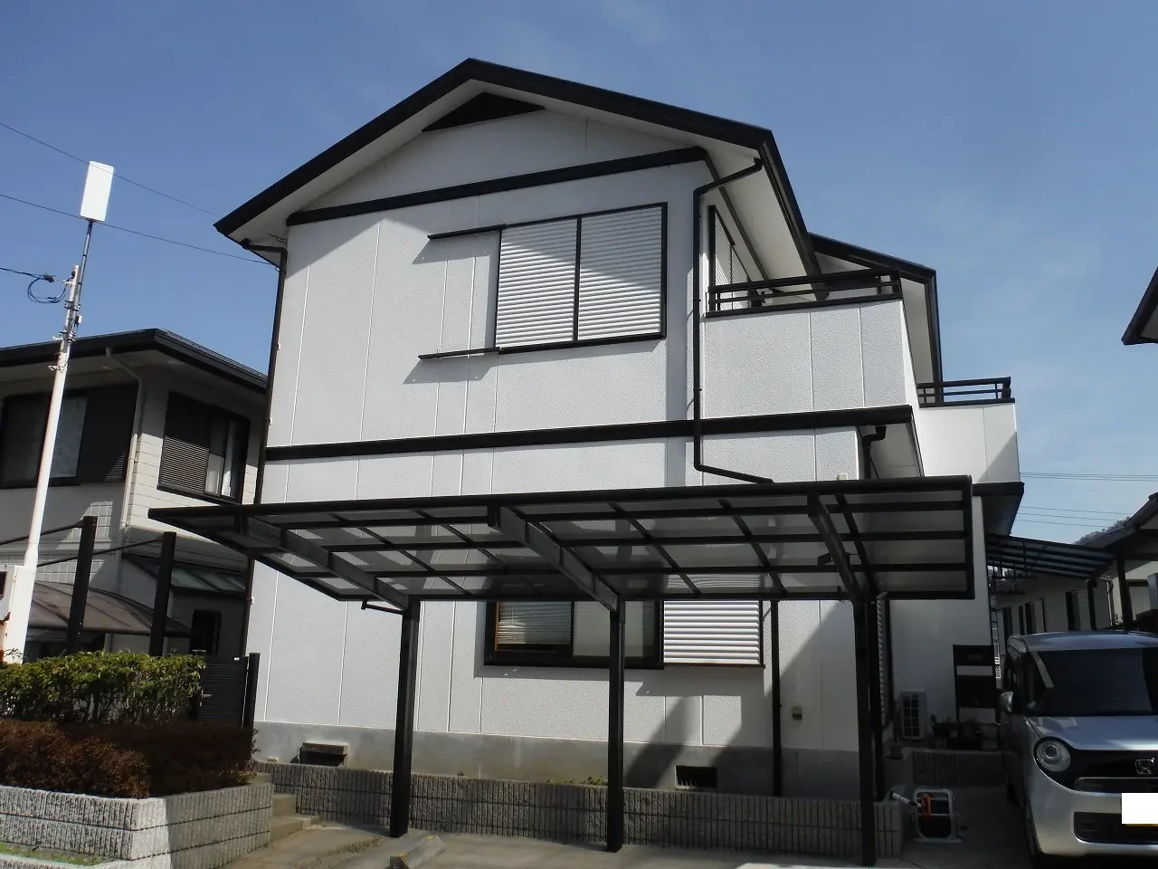 築３１年、 『セキスイハイム(株)』さんの鉄骨ラーメンユニット構造２階建ての洋風住宅です。  屋根は軽量セメント瓦(セキスイブルックIⅤ)  セメントと高分子繊維を主成分とした瓦です。  屋根は軽量セメント瓦(セキスイブルックIⅤ)  セメントと高分子繊維を主成分とした瓦です。広島市安芸区矢野南・Ａ様サムネイル画像