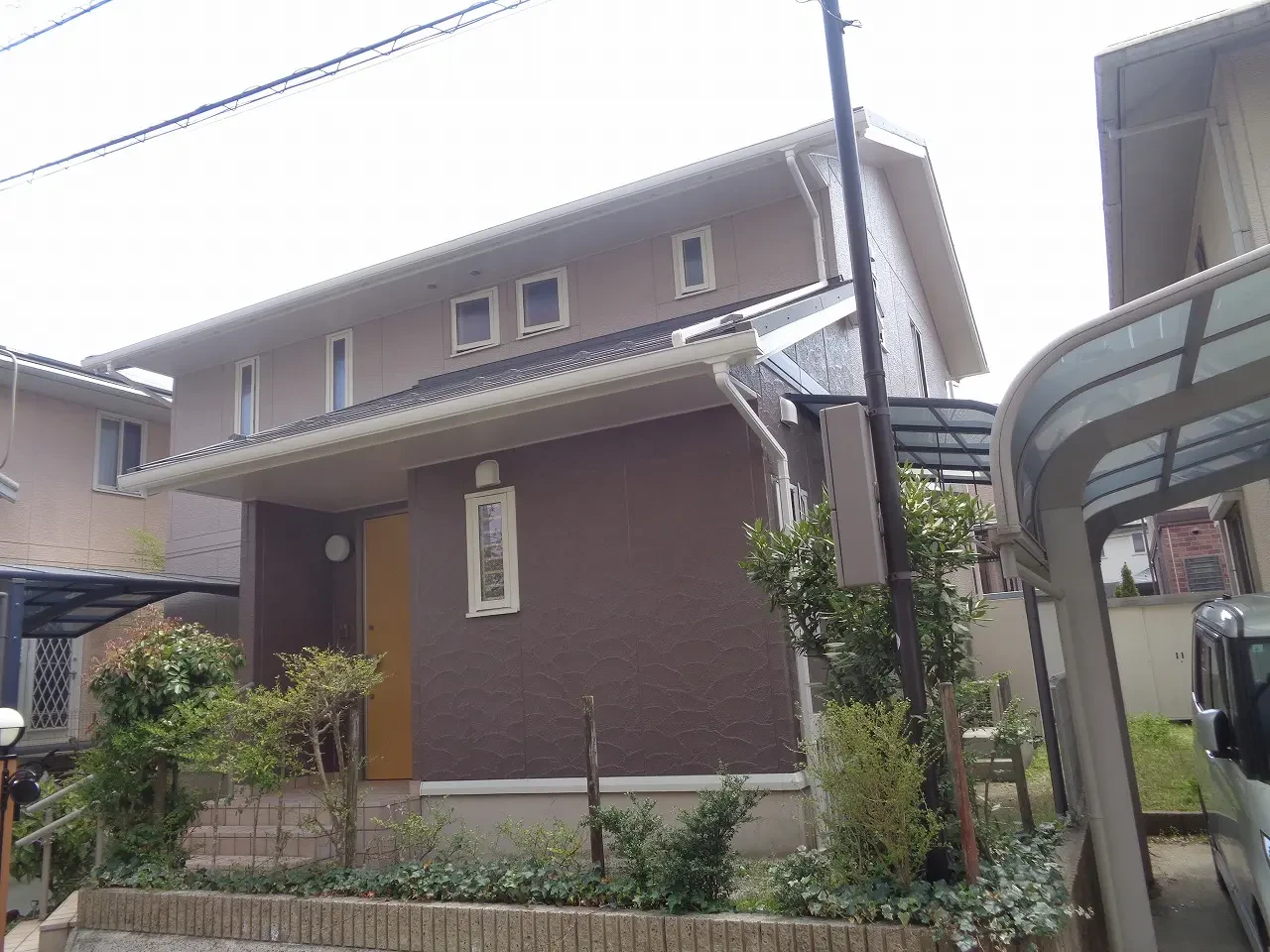 築２１年、『大和ハウス工業(株)』さんの軽量鉄骨構造の２階建て洋風住宅です。  屋根はスレート瓦(クボタ　カラーベスト　スペリアルグランデ)  アスベストを含有していないスレート瓦です。 広島市安佐北区亀山西・Ｓ様サムネイル画像