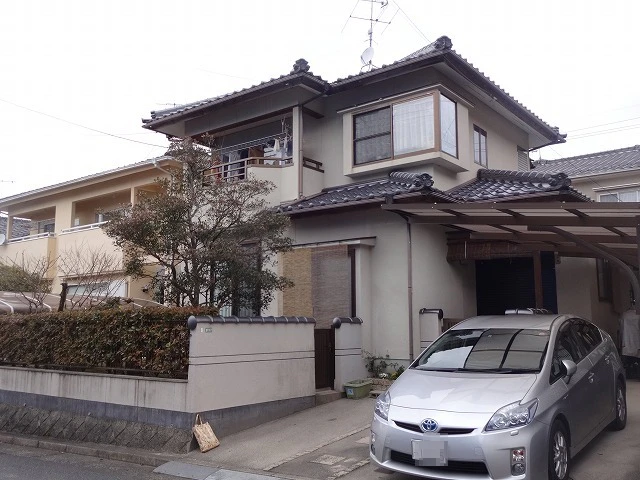 築25年、『(株)大之木ダイモ』の木造和風住宅のお宅です 。 屋根は陶器和型瓦 。 広島市安佐北区三入東・U様邸サムネイル画像