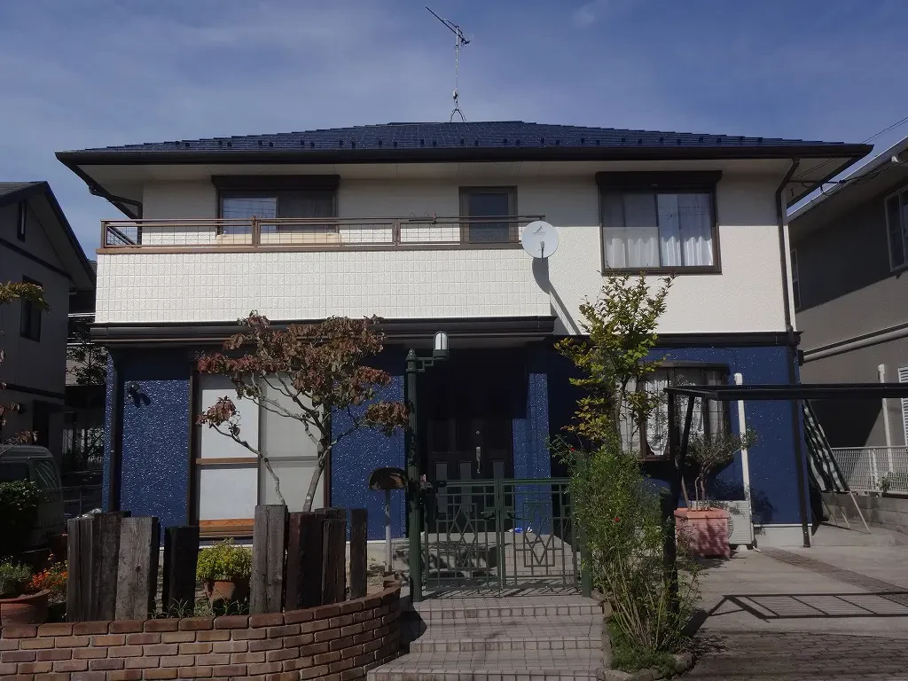 築21年、『トヨタホーム(株)』の軽量鉄骨構造の洋風住宅です 。 屋根はスレート瓦(カラーベスト) 広島市安佐北区三入東・H様邸サムネイル画像