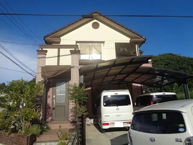 築２５年、『(株)トータテハウジング』さんの木造(在来工法)２階建ての洋風住宅です。  屋根は乾式コンクリート瓦(モニエル瓦　ホームステッド) 広島市安佐北区可部町・Ｆ様サムネイル画像