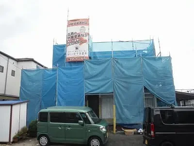 Ｋ様のお宅は築５２年、木造２階建ての洋風住宅です。  屋根は陶器瓦。八木・Ｋ様邸工事中ですサムネイル画像