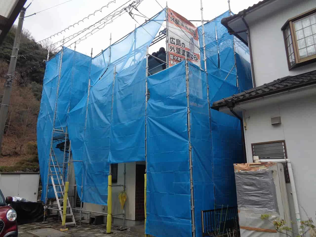 築３２年、木造(在来工法)２階建ての洋風住宅です。  屋根は乾式コンクリート瓦(クボタ　パラマウント)です。 広島市安佐北区可部東・Ｔ様邸サムネイル画像