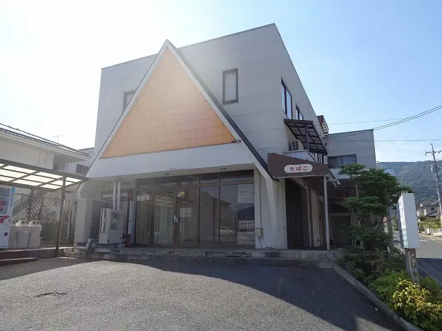 Ｋビル様は築４０年、ＲＣ構造２階建ての建物です。  建築から２年後に増築工事をされています。  屋根は鋼板屋根(折板屋根)　広島市安佐北区三入東１丁目・Ｋビル様サムネイル画像