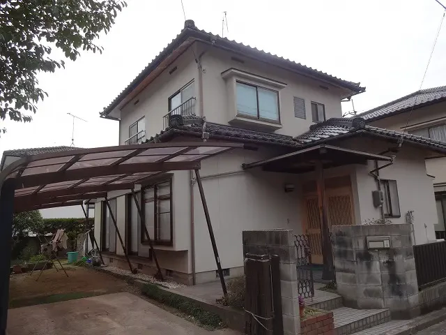 築28年、『山根木材(株)』の和風木造住宅です 。 屋根は石州瓦 。広島市安佐北区三入東・N様邸サムネイル画像